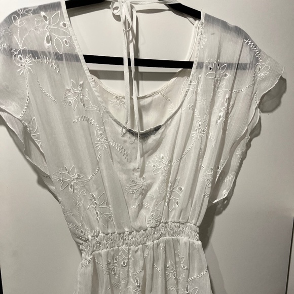 Express white embroidered X-Small top - Picture 1 of 7